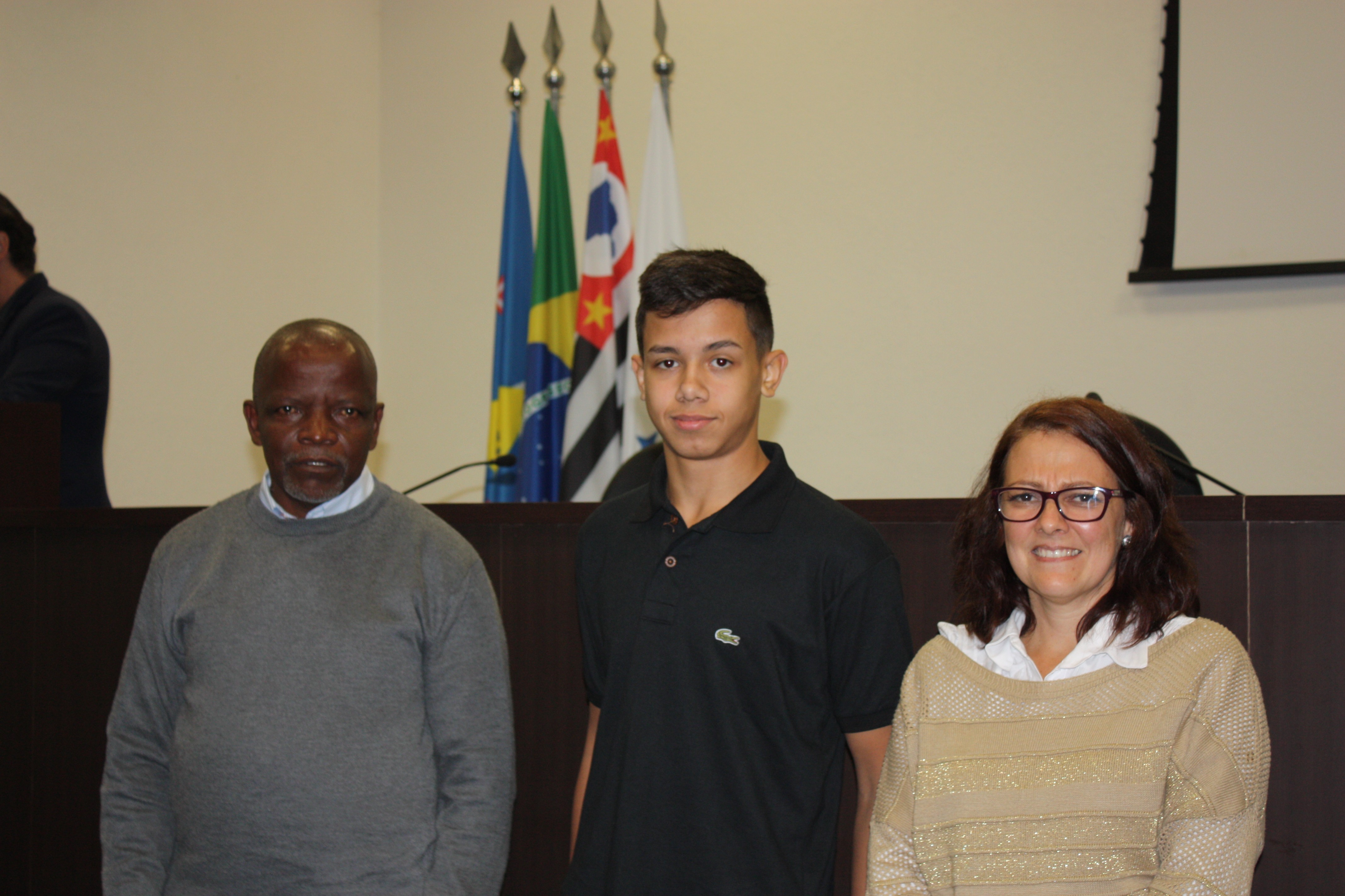 Imagem da notícia: Jovem esportista recebe homenagem de vereadores