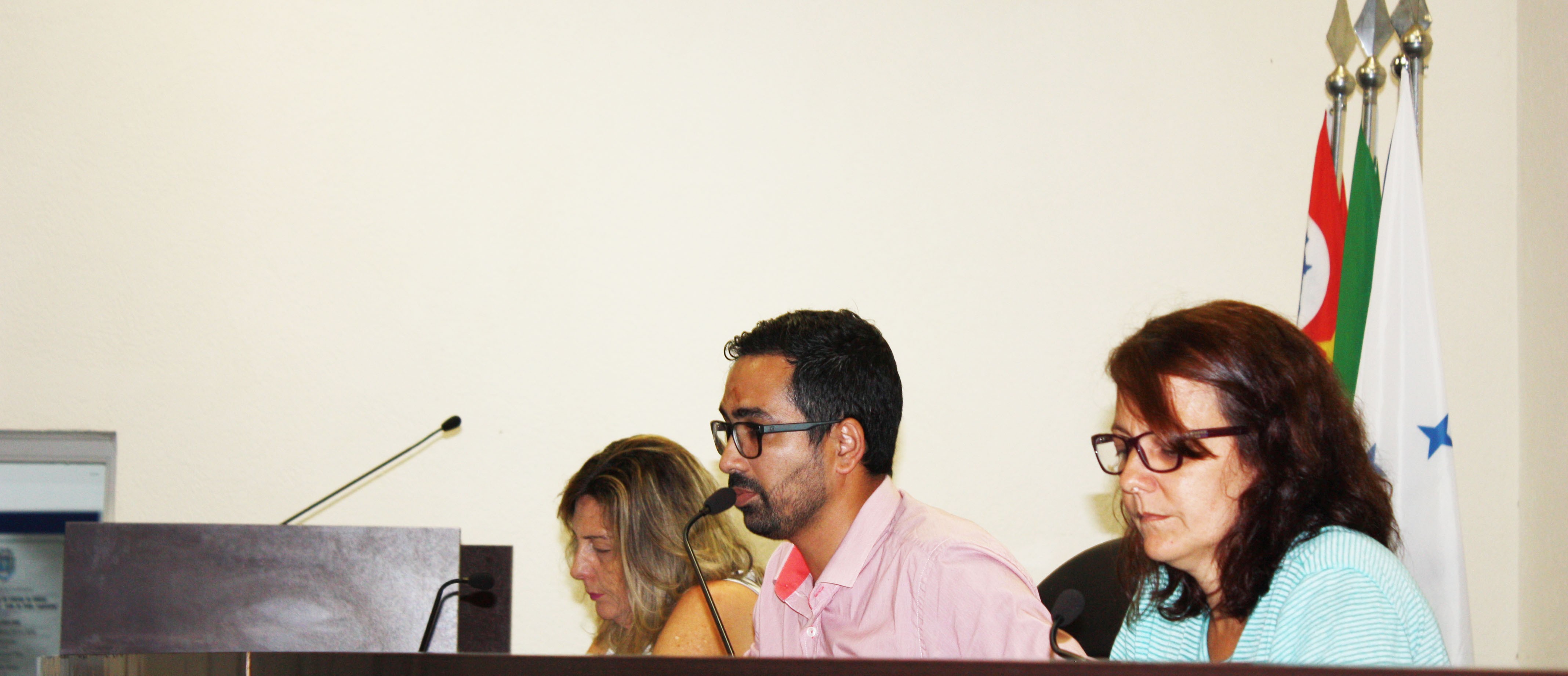 Imagem da notícia: Lei que altera horário de funcionamento de bares é aprovado