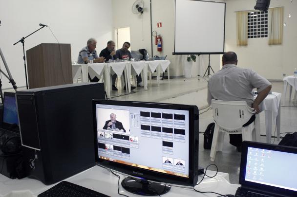 Imagem da notícia: Câmara realiza sessão ordinária e recebe o pesquisador Tiago Berg, que falou sobre a Bandeira Nacional