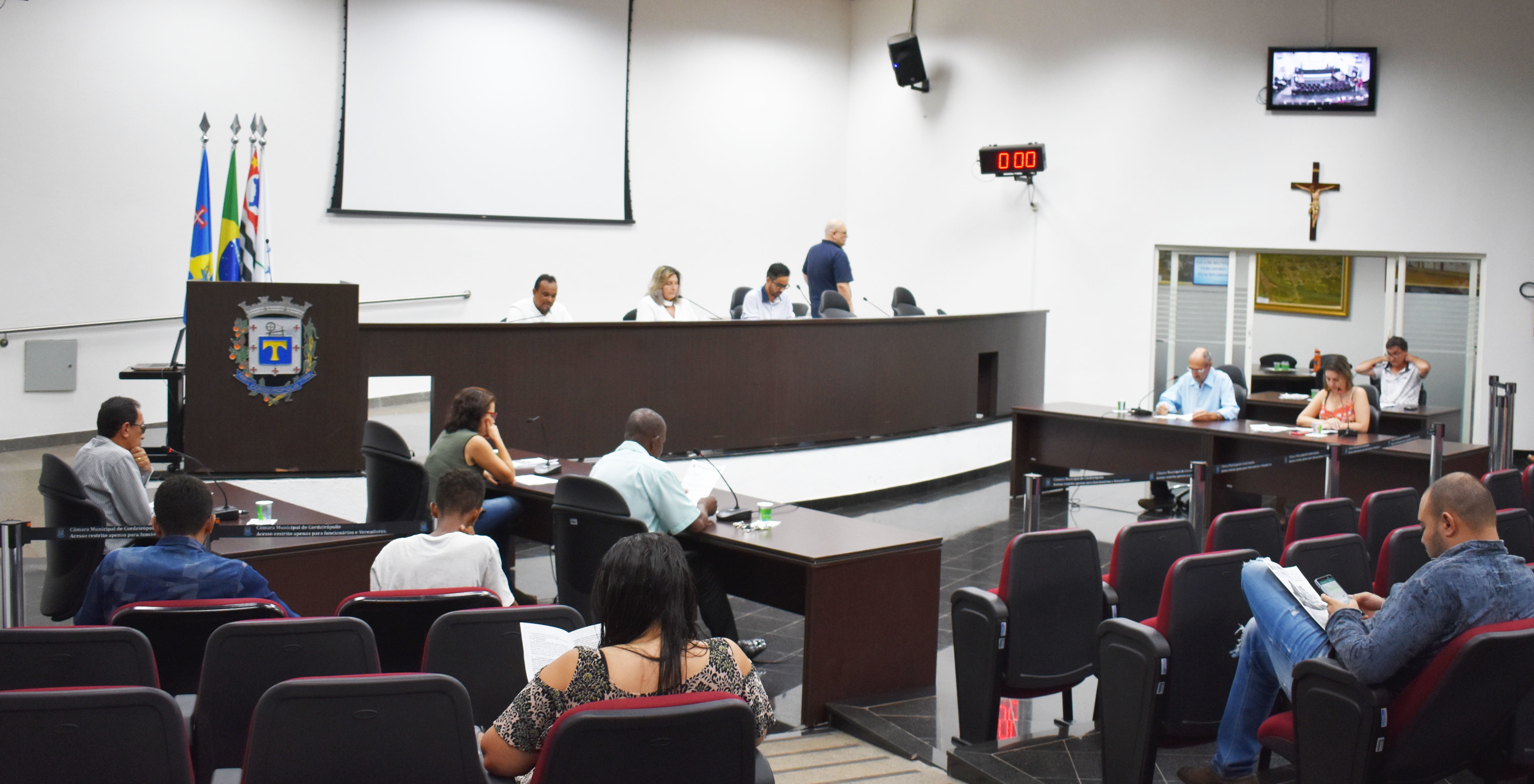 Imagem da notícia: Vereadores solicitam benfeitorias em bairros durante a 3ª Sessão