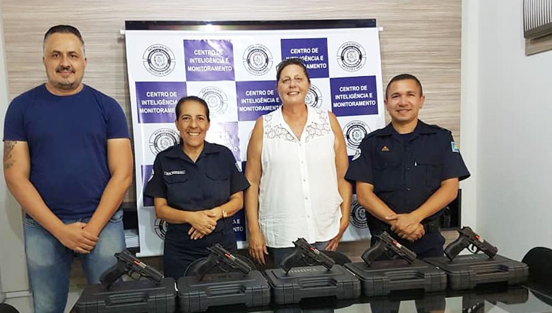 Imagem da notícia: Segurança - Câmara participa da entrega de armas para GCM